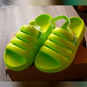 UGG slides kids size 3